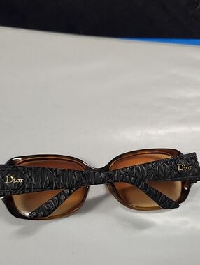 Dior Black Textured Frame Sunglasses with Brown Gradient Lenses